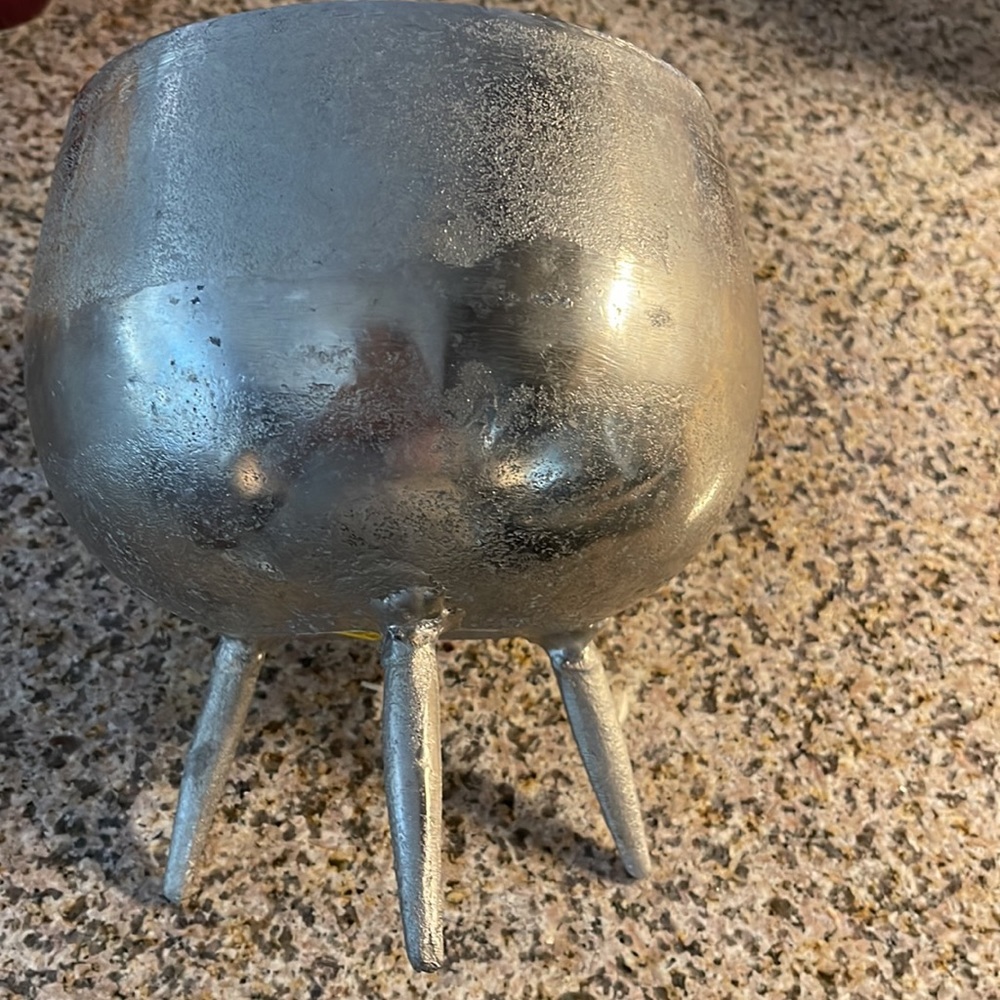 COPY - Silver pot 3 legs